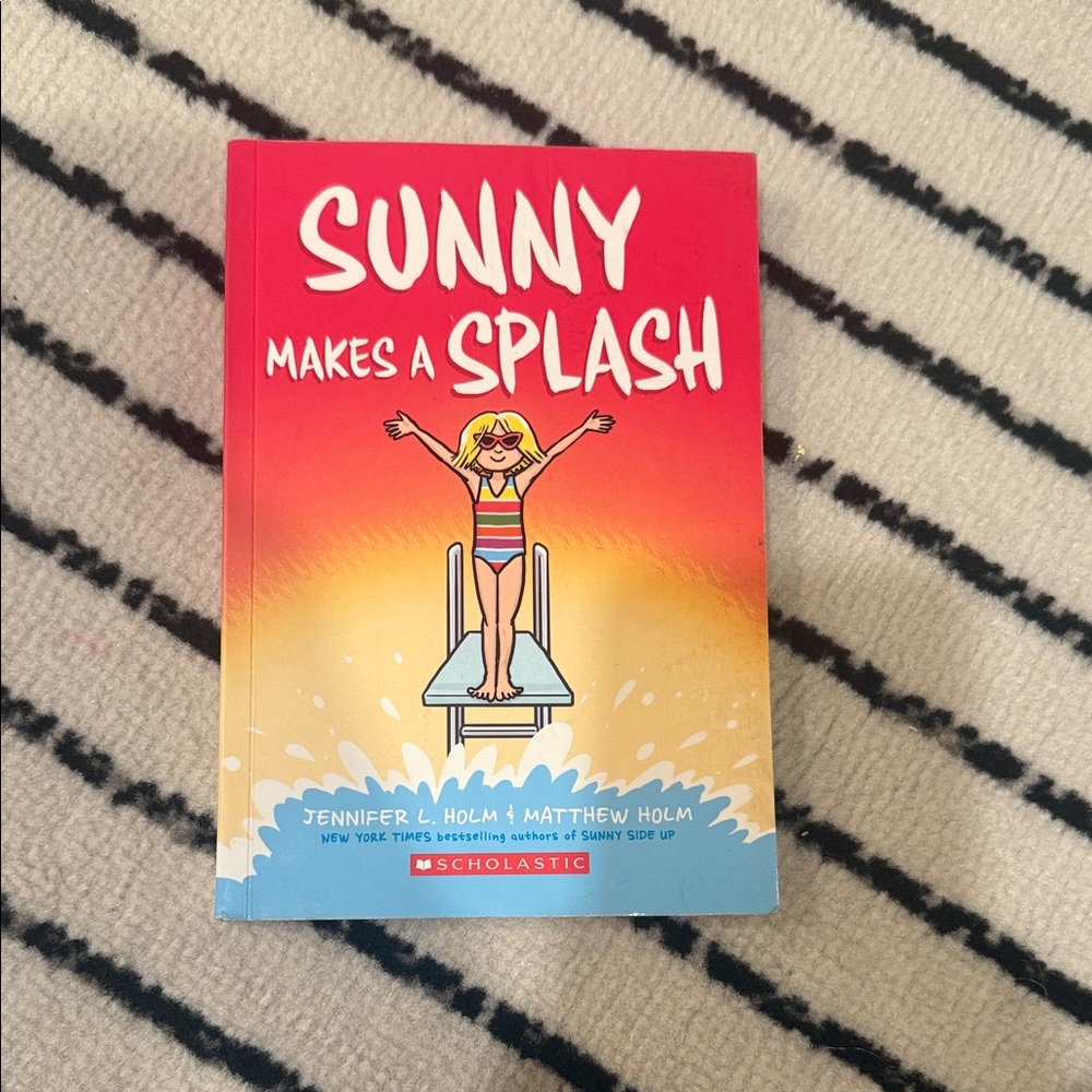Scholastic's Sunny Makes a Splash - Red and Blue Cover